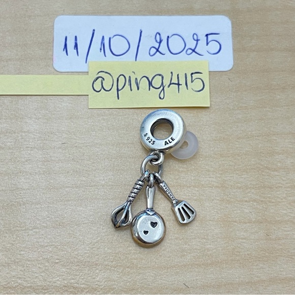 Pandora frying pan, spatula and whisk dangle - Picture 4 of 10